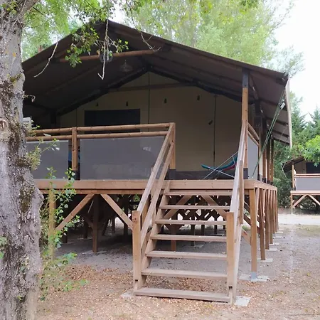 Camping Sur Pilotis Avec Terrasse - Api-1-52-1515 *